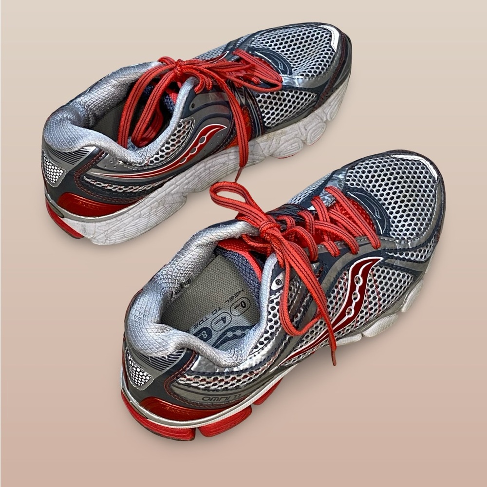Women’s Saucony Omni 11 Silver Running Shoes, Size 10